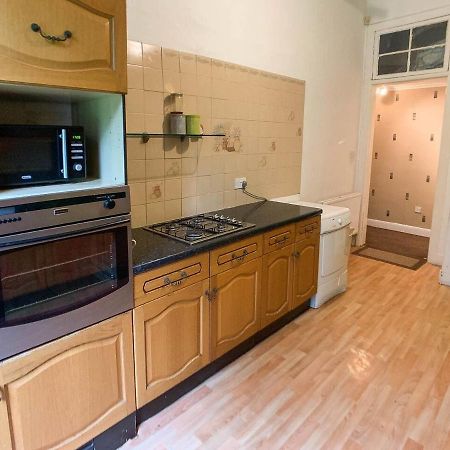 Large Glasgow South Family Home - Free Parking Екстериор снимка