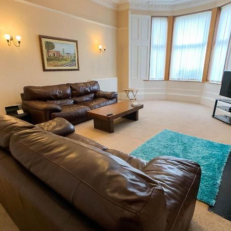 Large Glasgow South Family Home - Free Parking Екстериор снимка