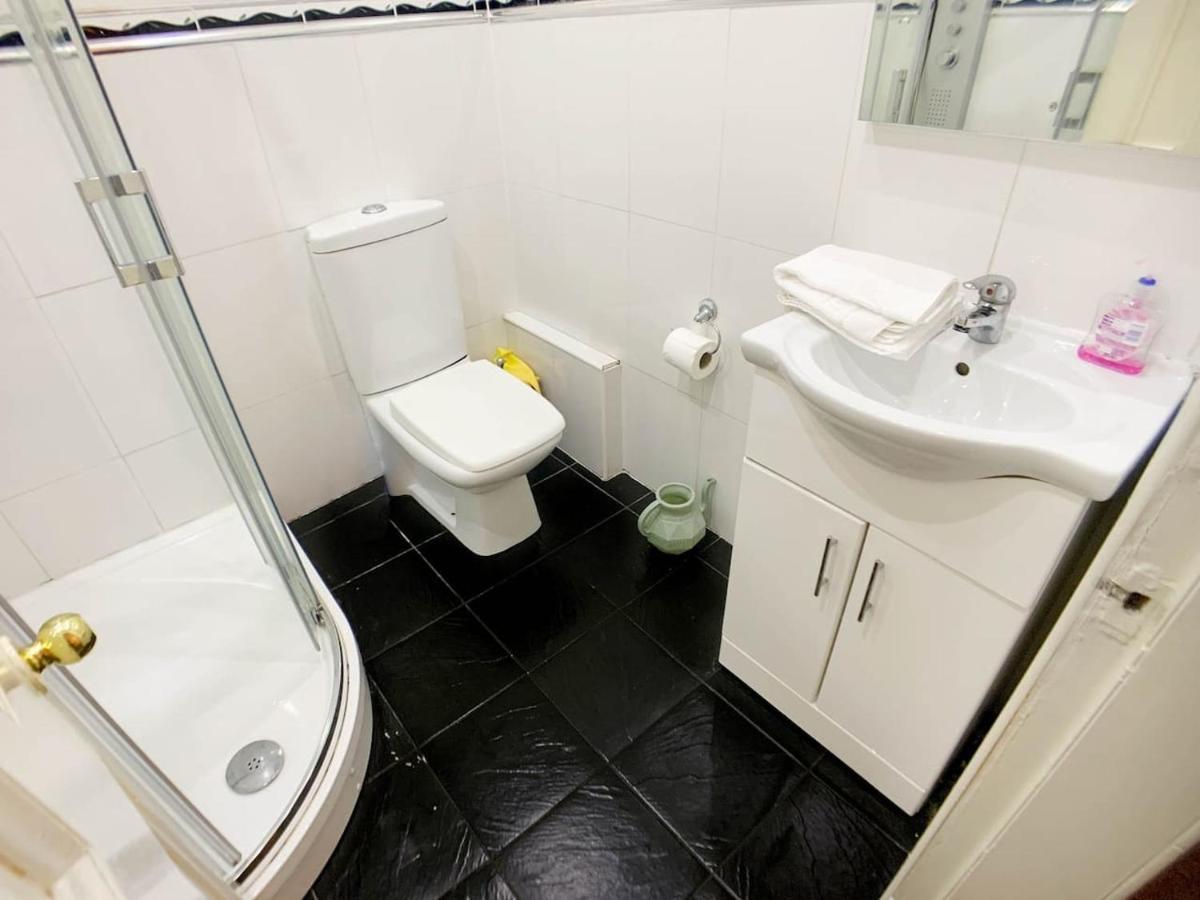 Large Glasgow South Family Home - Free Parking Екстериор снимка