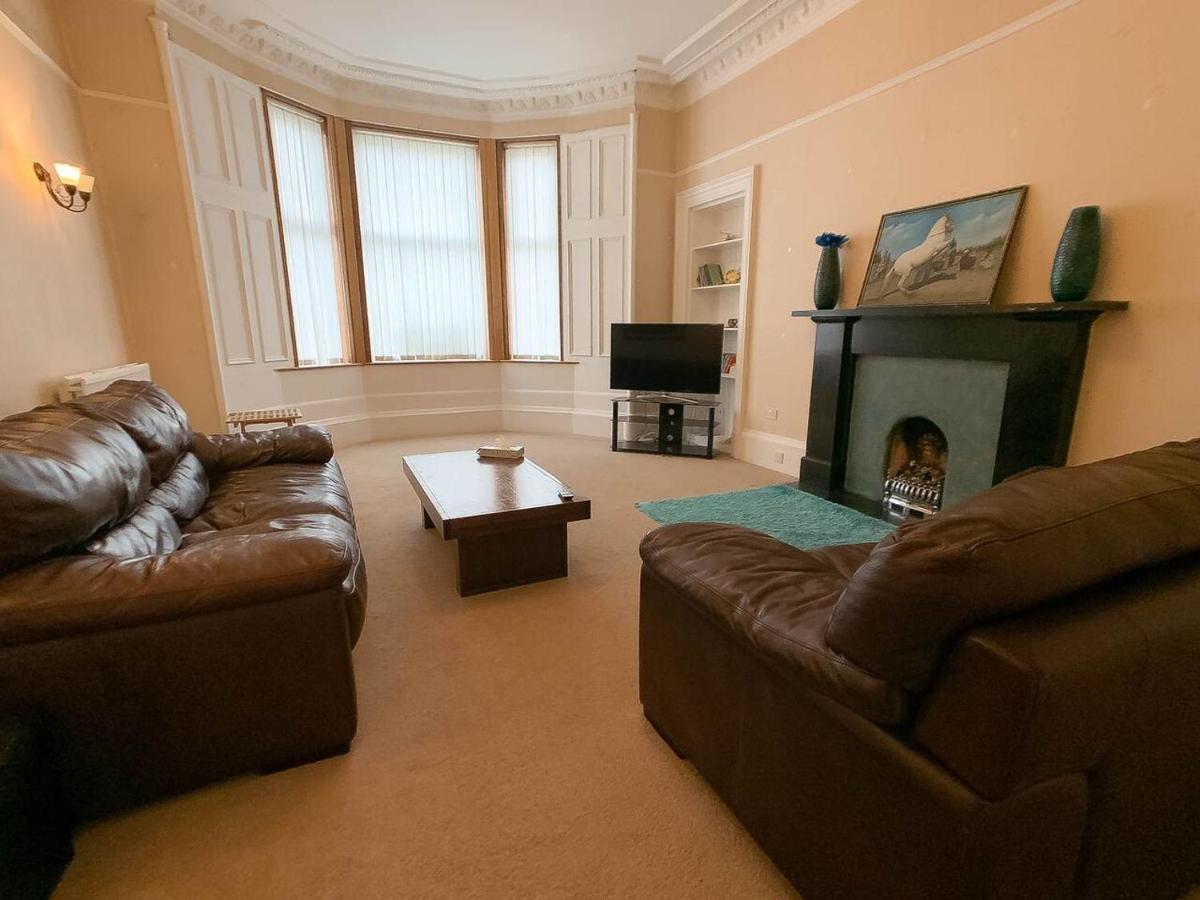 Large Glasgow South Family Home - Free Parking Екстериор снимка