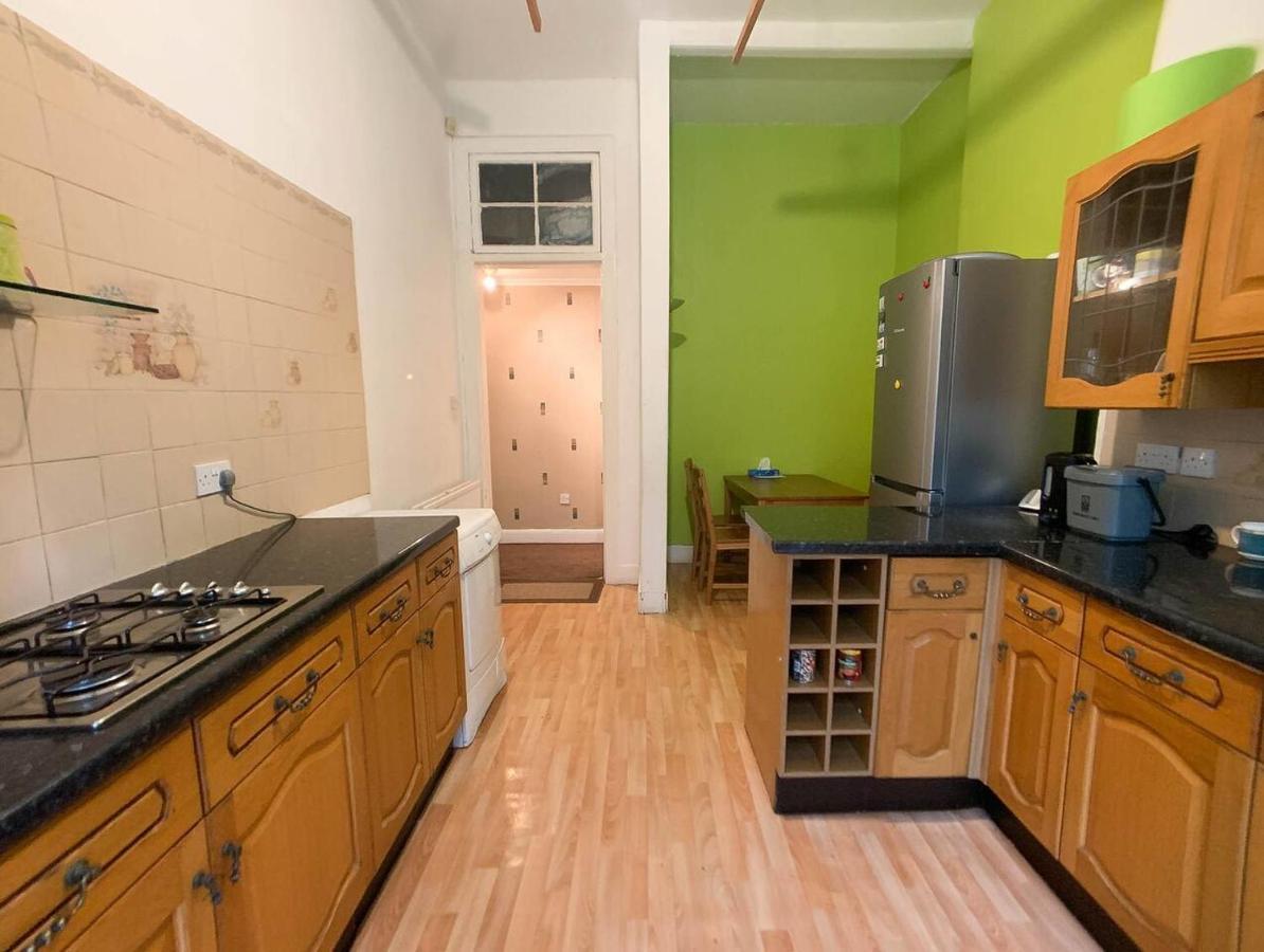 Large Glasgow South Family Home - Free Parking Екстериор снимка