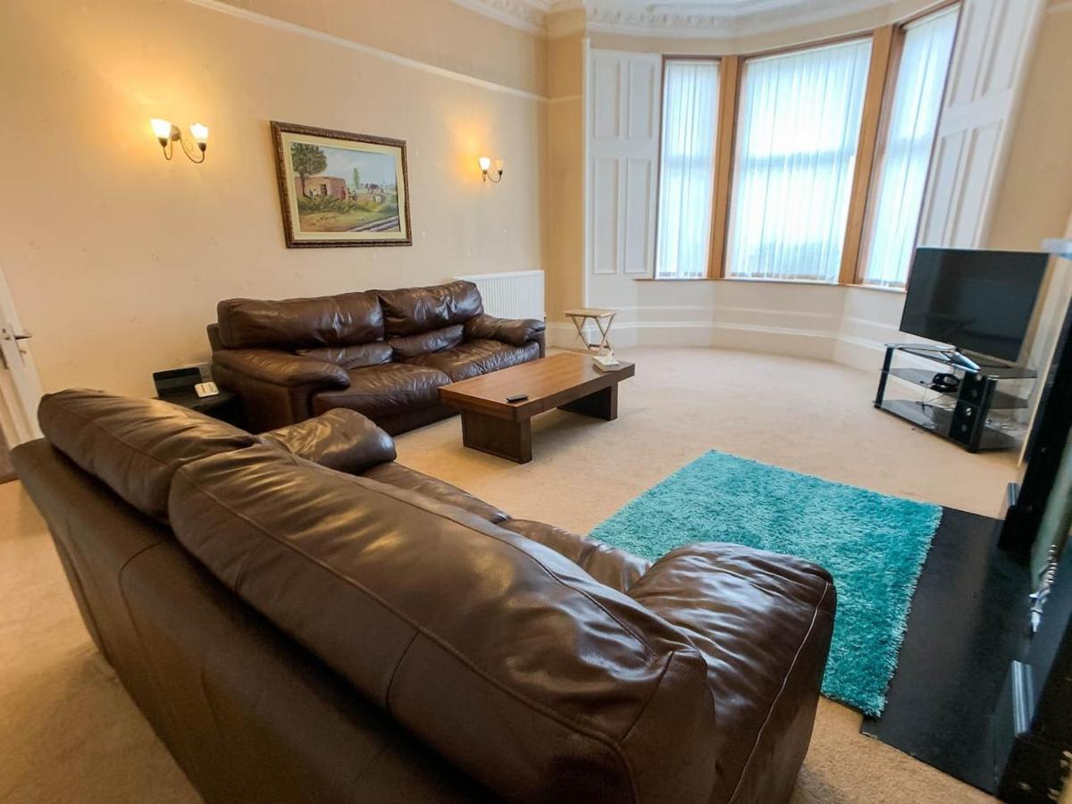 Large Glasgow South Family Home - Free Parking Екстериор снимка