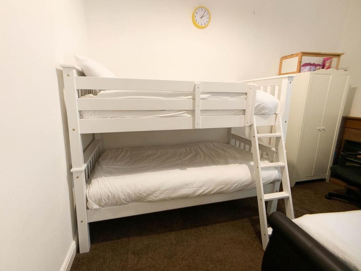 Large Glasgow South Family Home - Free Parking Екстериор снимка