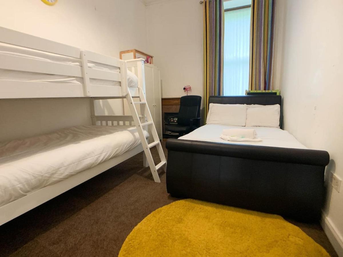 Large Glasgow South Family Home - Free Parking Екстериор снимка