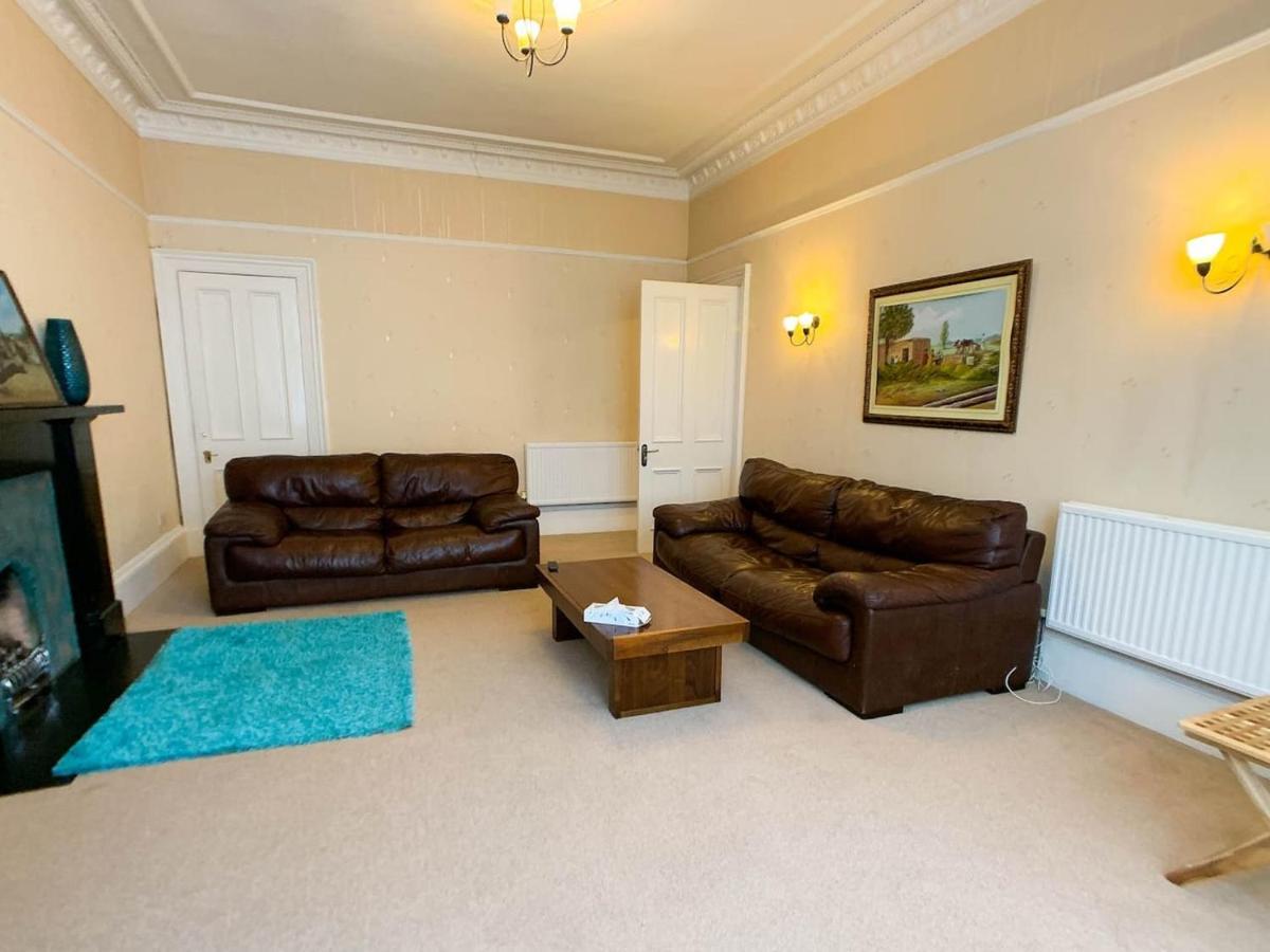 Large Glasgow South Family Home - Free Parking Екстериор снимка