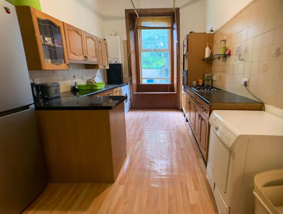 Large Glasgow South Family Home - Free Parking Екстериор снимка