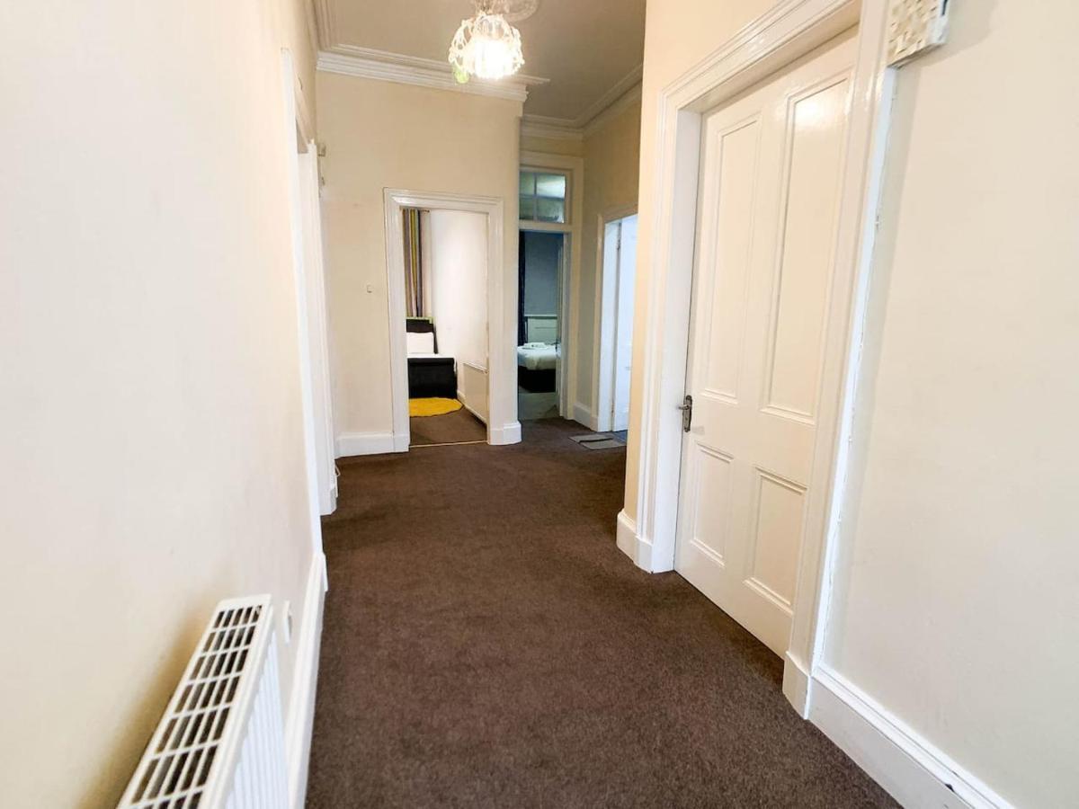 Large Glasgow South Family Home - Free Parking Екстериор снимка