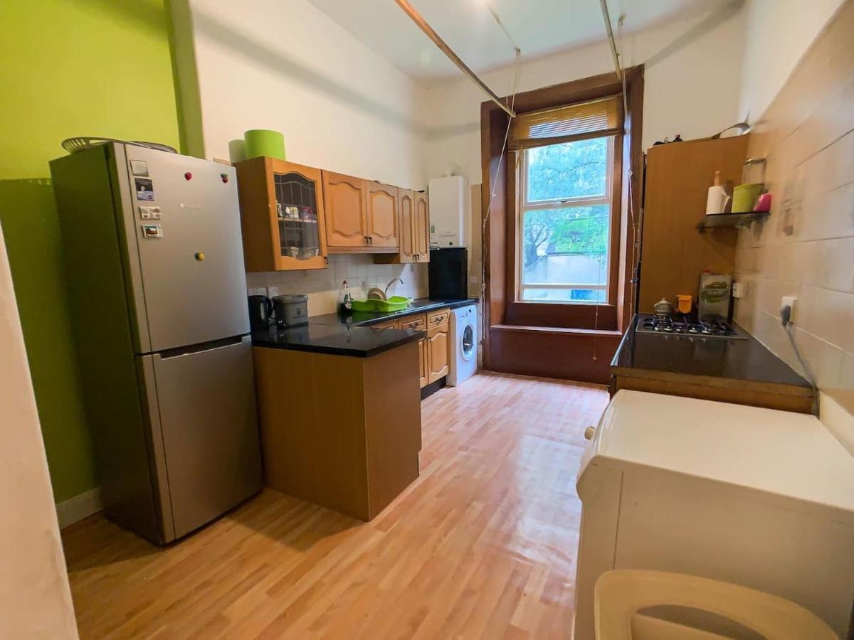 Large Glasgow South Family Home - Free Parking Екстериор снимка